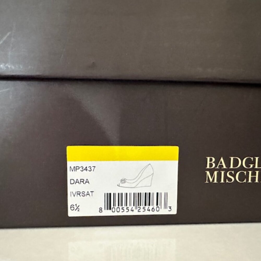 Badgley Mischka Dara Wedge Heel Shoes, Size 6.5 - Picture 11 of 12